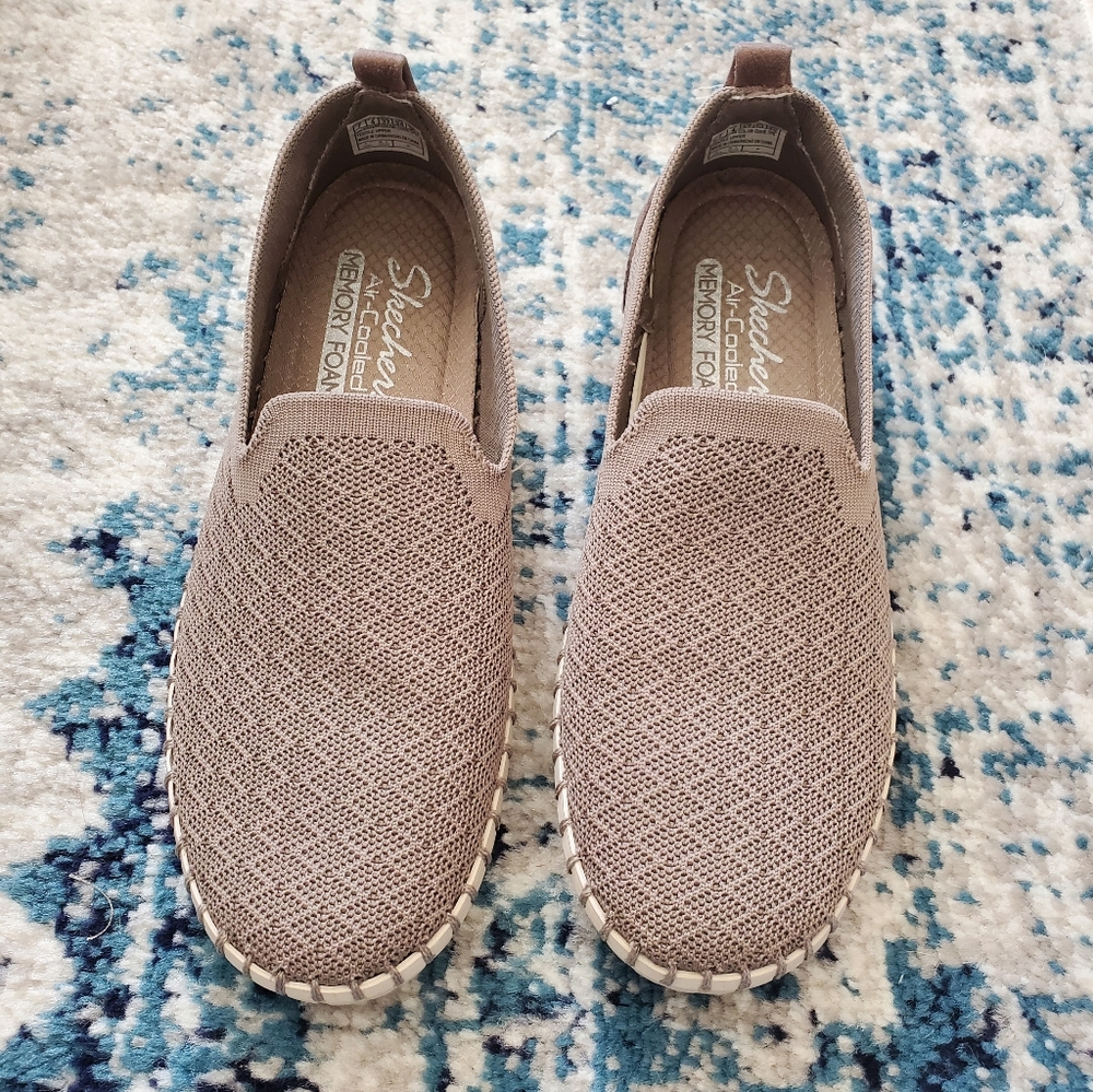 SKECHER'S Air Cooled Memory Foam Slip Ons Size 7